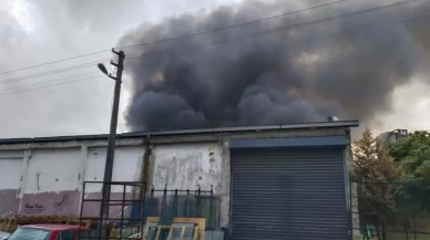 İzmir'de plastik ürün deposunda yangın!