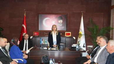 MHP'li Kılıç “Hayırlı Günler Komşum” ziyaretlerinde vatandaşlarla bir araya geldi!