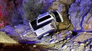 Pikapta sıkışan sürücüyü UMKE ekibi kurtardı