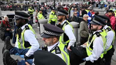 Londra'da yasaklı "Palestine Action" grubunun Filistin’e destek eyleminde göstericiler gözaltına alındı