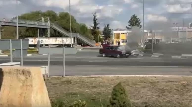 Kütahya’da seyir halindeki otomobil alev aldı