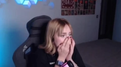 Canlı yayında depreme yakalanan yayıncının panik anları