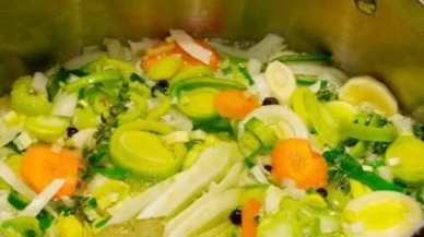 Hazır bulyonlar tarih oluyor! Sadece 3 malzeme ile katkısız ve lezzetli tarif