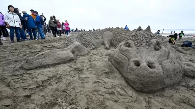 Binlerce kişi kumdan kale için buluştu