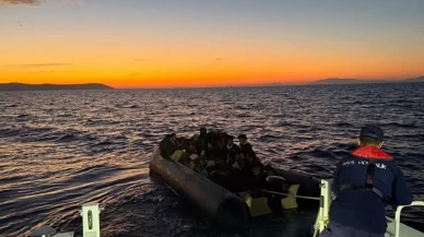 İzmir açıklarında 104 düzensiz göçmen yakalandı