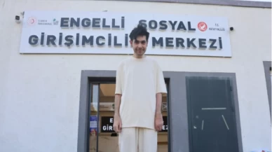 Üç yıldır telefona bağımlı yaşayan Barış ilk kez banyo yaptı, traş oldu