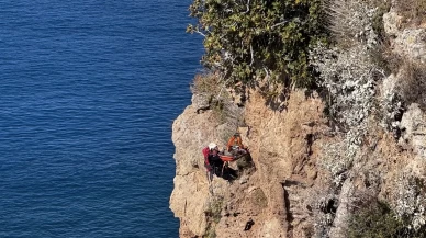 Antalya Muratpaşa’da falezlerden düşen kişi hayatını kaybetti