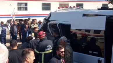 Muş'ta yolcu treni servis minibüsüne çarptı