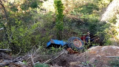 Traktör şarampole devrildi! Sürücü yaşamını yitirdi