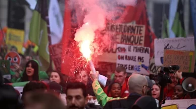 Kemer sıkma isyanı ülkeyi kilitledi