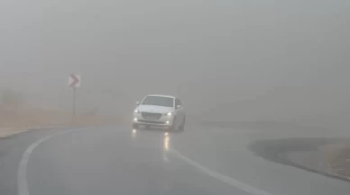 Hakkari-Yüksekova-Şemdinli yolunda yoğun sis sürücülere zor anlar yaşattı