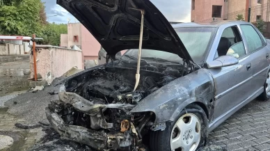 Aydın Efeler’de seyir halindeki otomobil alev aldı