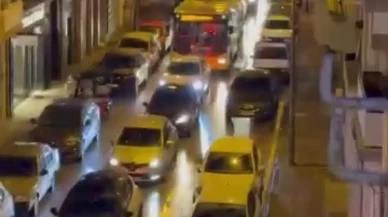 Bursa’da alkollü sürücü trafiği kesti, polis gibi hareketler yaptı