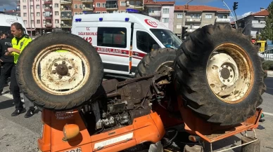 Uşak’ta feci trafik kazası: 3 araç birbirine girdi, 1 sürücü ağır yaralandı