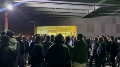 Göçük altında kalarak hayatını kaybeden iki kardeşin yakınları hastaneye akın etti