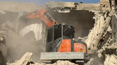 Siirt’te tehlike saçan metruk bina yıkıldı