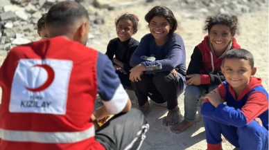 Uzun zamandır kan ve gözyaşı gören Gazze'nin yardımına Türk Kızılay koştu, çocuklar güldü!