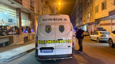 Esenyurt’ta kahvehaneye silahlı saldırı: Kurşunlar araçlara isabet etti