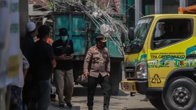 Endonezya'da okul binası çöktü