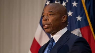 Adams, seçim yarışından çekildi ve sürpriz bir isim için destek açıklaması yaptı