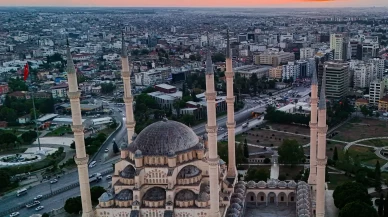 Adana’da Sabancı Merkez Camisi gün batımında büyüledi