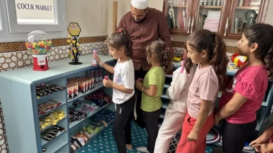 Camiye özlü sözler asan imam çocuklar için de oyun alanı yaptı