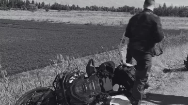 Erzincan’da motosiklet bariyere çarptı: Rus sürücü kayatını kaybetti