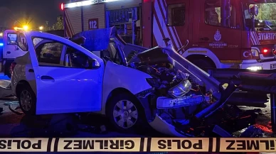 Ümraniye’de feci kaza! Otomobil bariyerlere saplandı: 1 ölü, 1 ağır yaralı