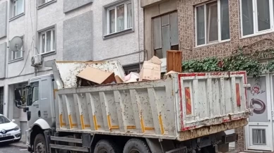 Bursa’da kimsesiz kadının evi çöp eve döndü: Ekipler 1,5 kamyon çöp çıkardı