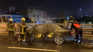 Kayseri’de üst geçitte otomobil yangını korkuttu