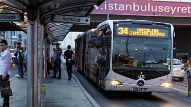 Beylikdüzü’nde metrobüs köprüsünde yürüyen merdivende yangın çıktı