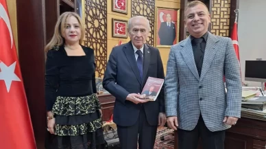 Terörsüz Türkiye süreci kitaplaştı: MHP Lideri Devlet Bahçeli'ye takdim edildi