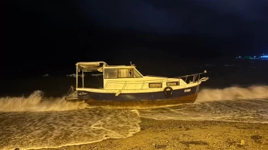 Erdek'te şiddetli lodos etkili oldu: Tekneler sürüklendi
