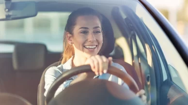 HYUNDAI, trafikte kadınlara yol açıyor