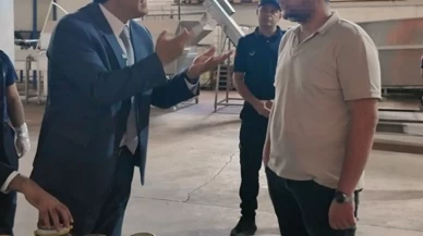 Gaziantep’te gıda fabrikasında skandal görüntüler! Başkan Yılmaz çileden çıktı: “Sen bunları çocuklarına yedirir misin?”