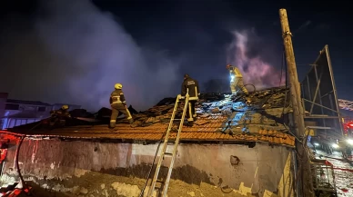 Bursa'da yedek parça satılan iş yerinde çıkan yangın söndürüldü