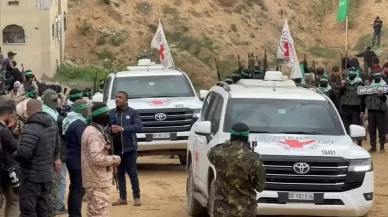 Gazze’de cenazeler enkaz altında! Hamas: Ağır makinelerin eksikliği süreci aksatıyor