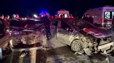 Yol kenarında lastik değiştiriyorlardı… Kontrolden çıkan araç dehşet saçtı!