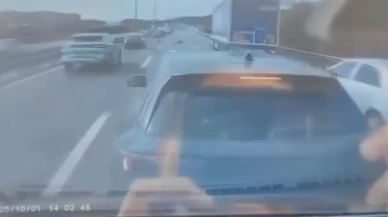 Başakşehir'de zincirleme kaza kamerada: Kamyon motosiklete, mikser önündeki araçlara çarptı