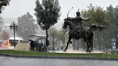 Tekirdağ’da sağanak hayatı felç etti