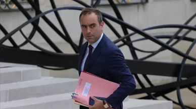 Macron, istifa eden başbakanı yeniden atadı!