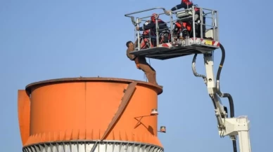 İzmir’de çimento fabrikası bacasında mahsur kalan işçiler kurtarıldı