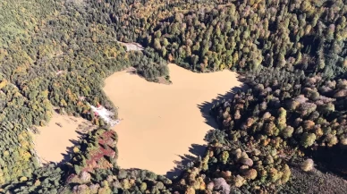 Sonbaharın büyüsü: Borçka Karagöl Tabiat Parkı'nda renk cümbüşü