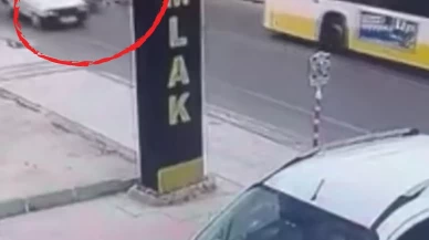 Motosikletli köpekle birlikte savruldu! Tüyler ürperten anlar kamerada