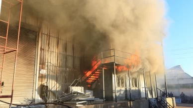 Sandalye üretim atölyesi alev alev yandı