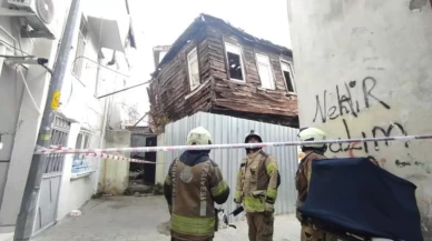 Beyoğlu'nda iki katlı metruk binada çökme