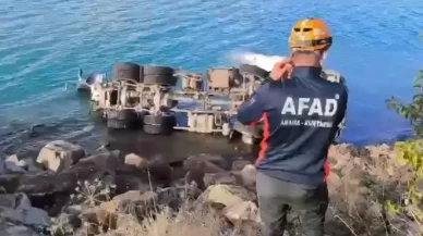 Elazığ’da beton mikseri Hazar Gölü’ne uçtu