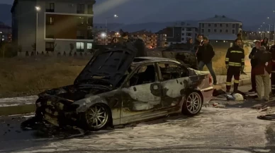 Araç saniyeler içinde alev topuna döndü