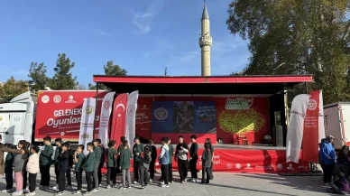 "Geleneksel Oyunlar Tırı" Karaman'da çocuklarla buluştu