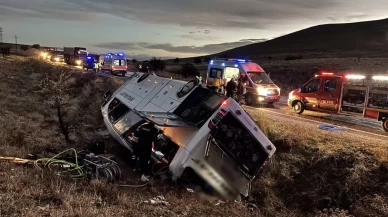 Afyonkarahisar'da yolcu otobüsü devrildi